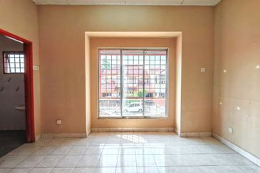 GOOD LOCATION Double Storey Terrace Taman Peak 208 Kajang Utama