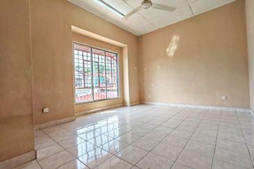 GOOD LOCATION Double Storey Terrace Taman Peak 208 Kajang Utama