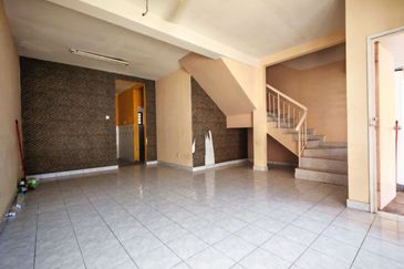 GOOD LOCATION Double Storey Terrace Taman Peak 208 Kajang Utama