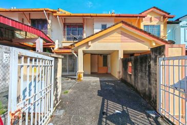 GOOD LOCATION Double Storey Terrace Taman Peak 208 Kajang Utama