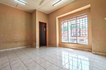 GOOD LOCATION Double Storey Terrace Taman Peak 208 Kajang Utama