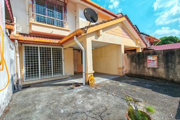 GOOD LOCATION Double Storey Terrace Taman Peak 208 Kajang Utama