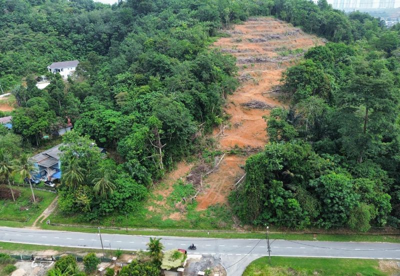1.3 EKAR TANAH PERTANIAN CANTIK Sesapan Batu Kelubi Beranang 