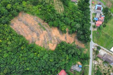 1.3 EKAR TANAH PERTANIAN CANTIK Sesapan Batu Kelubi Beranang 