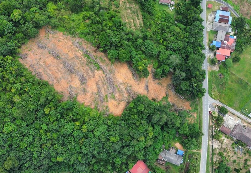 1.3 EKAR TANAH PERTANIAN CANTIK Sesapan Batu Kelubi Beranang 