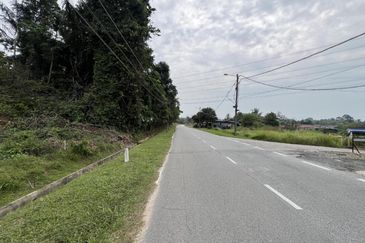 1.3 EKAR TANAH PERTANIAN CANTIK Sesapan Batu Kelubi Beranang 