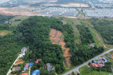 1.3 EKAR TANAH PERTANIAN CANTIK Sesapan Batu Kelubi Beranang 