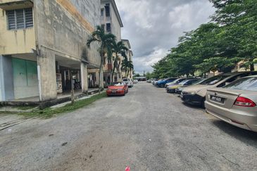 Taman Sri Tanjung (Semenyih) Flat