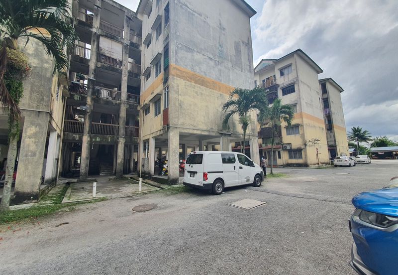 Taman Sri Tanjung (Semenyih) Flat