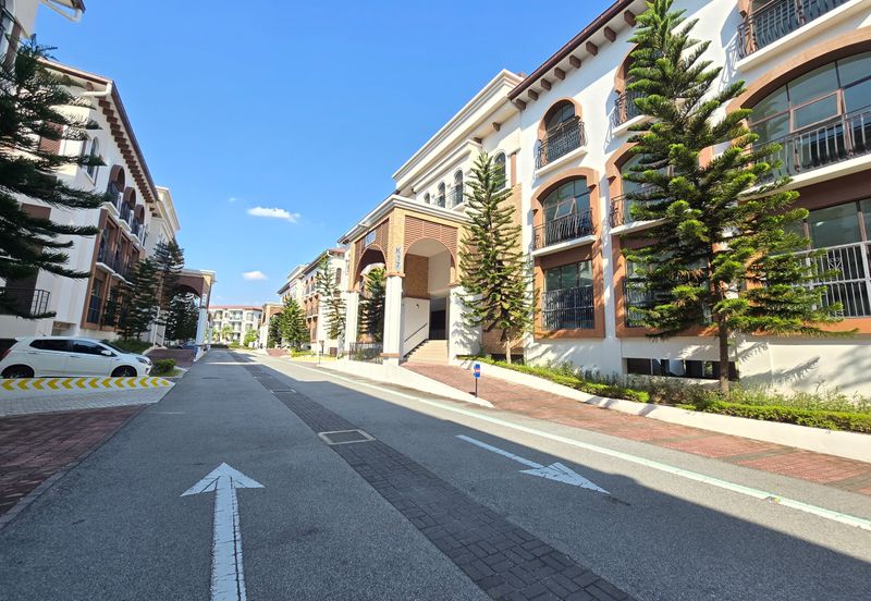 Isle of Kamares, Setia Eco Glades