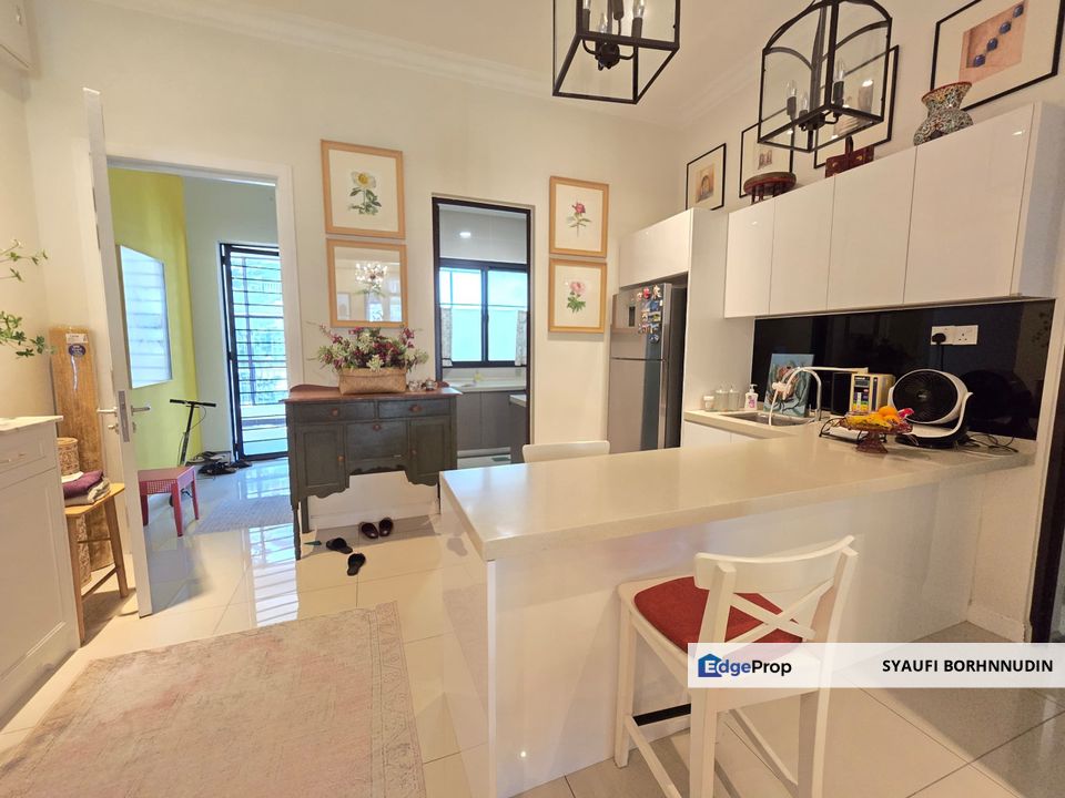 NICE HOUSE GARDEN VIEW GROUND FLOOR Isle Of Kamares Condominium Cyberjaya , Selangor, Cyberjaya