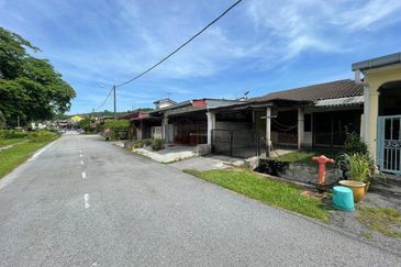 FACING OPEN Single Storey Terrace Taman Teratai 