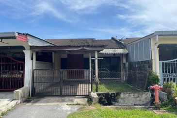 FACING OPEN Single Storey Terrace Taman Teratai 
