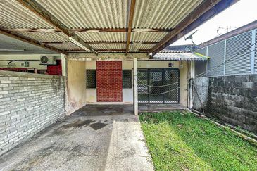 FACING OPEN Single Storey Terrace Taman Teratai 