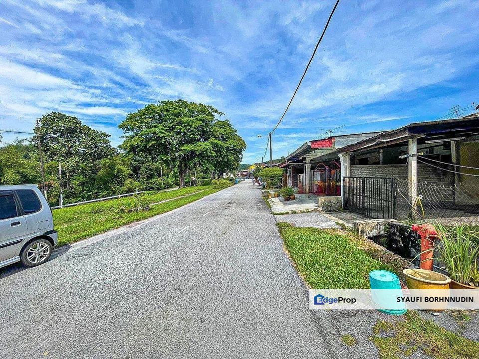 FACING OPEN Single Storey Terrace Taman Teratai , Selangor, Kuala Kubu Baru