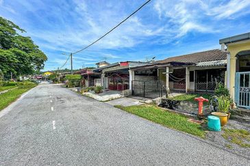 FACING OPEN Single Storey Terrace Taman Teratai 