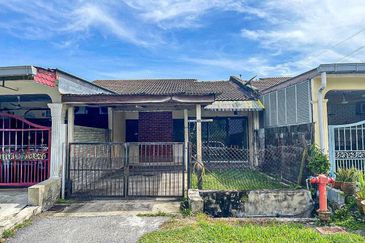 FACING OPEN Single Storey Terrace Taman Teratai 