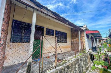 FACING OPEN Single Storey Terrace Taman Teratai 