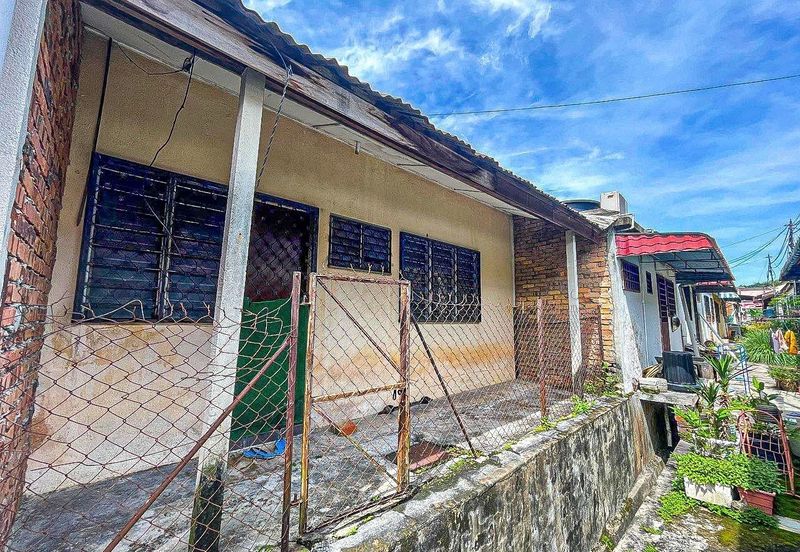 FACING OPEN Single Storey Terrace Taman Teratai 