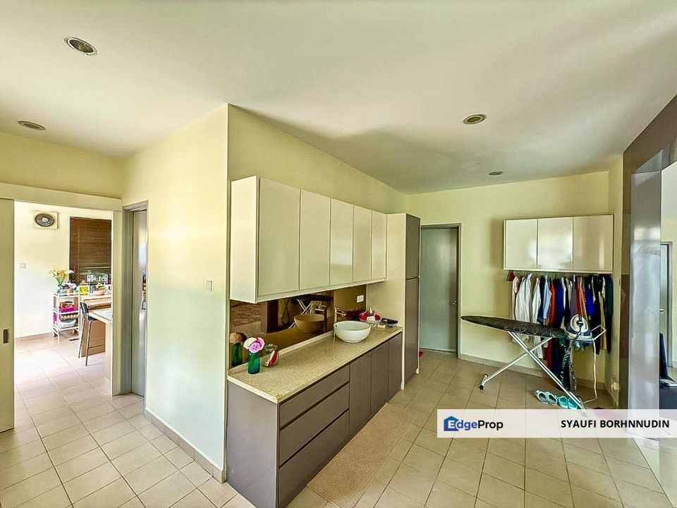 RENOVATED 2.5 Storey Semi D Sentosa Heights Kajang, Selangor, Kajang