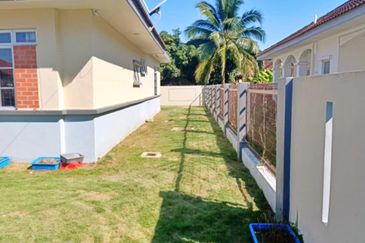 RUMAH CANTIK Banglo Setingkat Taman Pantai Sepang Putra Sg Pelek 