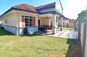 RUMAH CANTIK Banglo Setingkat Taman Pantai Sepang Putra Sg Pelek 