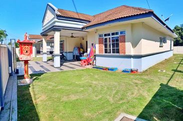 RUMAH CANTIK Banglo Setingkat Taman Pantai Sepang Putra Sg Pelek 