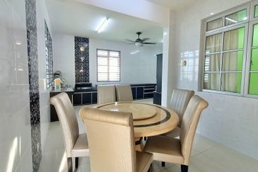 RUMAH CANTIK Banglo Setingkat Taman Pantai Sepang Putra Sg Pelek 