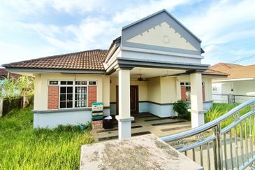RUMAH CANTIK Banglo Setingkat Taman Pantai Sepang Putra Sg Pelek 