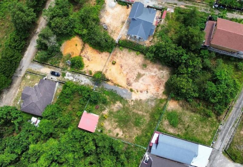 Tanah Status Bangunan ada Rumah Kecil Jenderam