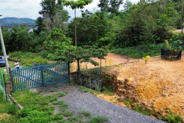 Tanah Status Bangunan ada Rumah Kecil Jenderam