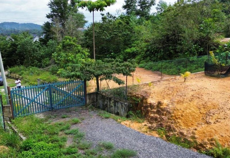 Tanah Status Bangunan ada Rumah Kecil Jenderam