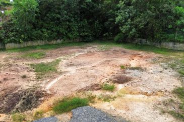 Tanah Status Bangunan ada Rumah Kecil Jenderam