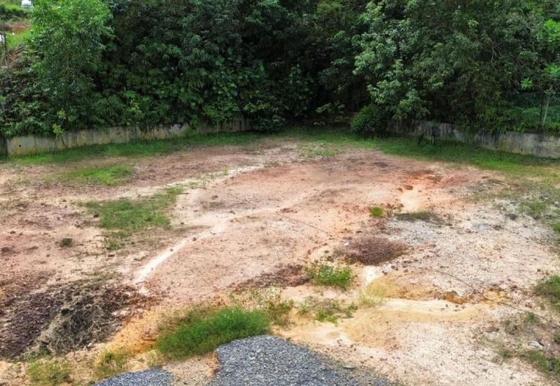 Tanah Status Bangunan ada Rumah Kecil Jenderam