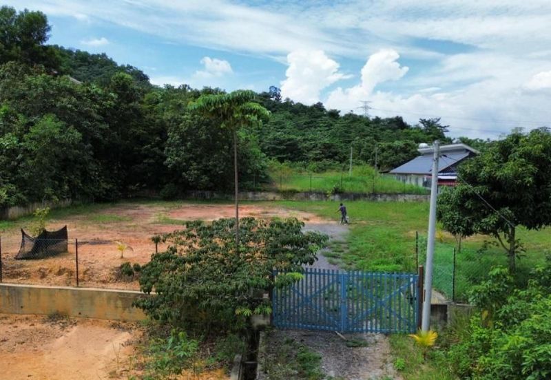 Tanah Status Bangunan ada Rumah Kecil Jenderam