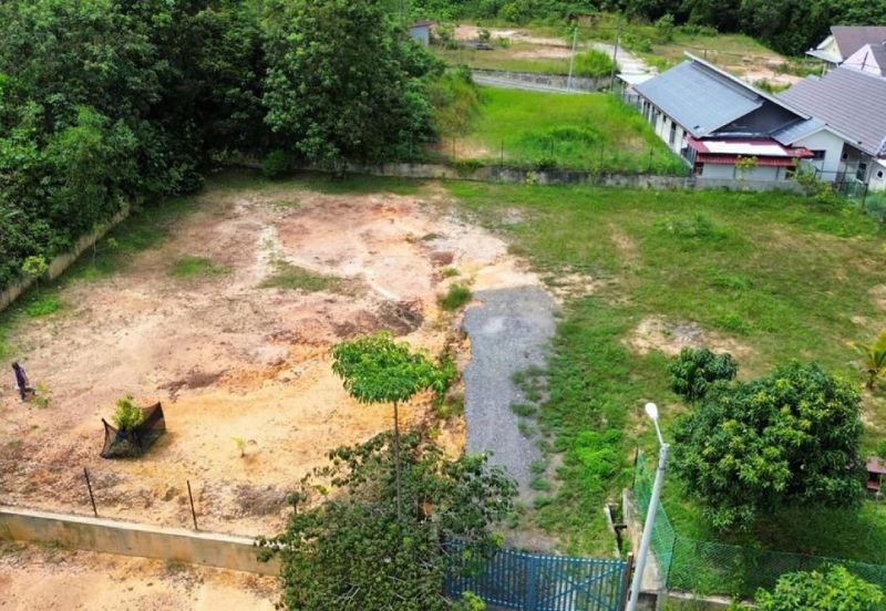 Tanah Status Bangunan ada Rumah Kecil Jenderam