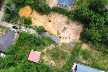 Tanah Status Bangunan ada Rumah Kecil Jenderam