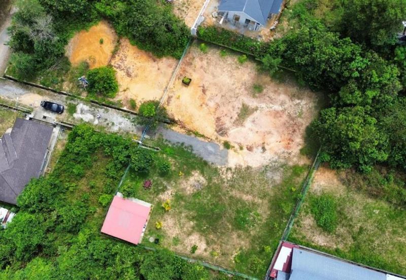 Tanah Status Bangunan ada Rumah Kecil Jenderam