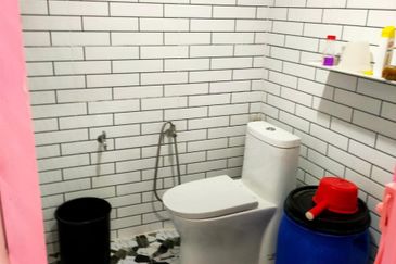 Tanah Status Bangunan ada Rumah Kecil Jenderam