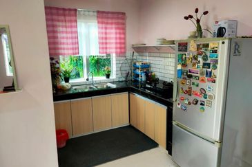 Tanah Status Bangunan ada Rumah Kecil Jenderam