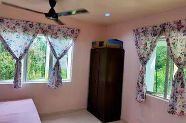 Tanah Status Bangunan ada Rumah Kecil Jenderam