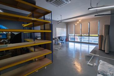 PRIME LOCATION Double Storey Shoplot Babdar Saujana Putra Village 