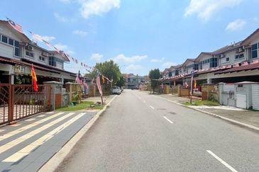 REFURBISHED Double Storey Terrace Taman Sutera 3 Kajang 