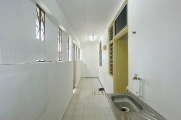 REFURBISHED Double Storey Terrace Taman Sutera 3 Kajang 