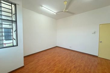 REFURBISHED Double Storey Terrace Taman Sutera 3 Kajang 