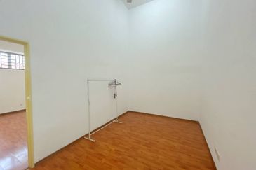 REFURBISHED Double Storey Terrace Taman Sutera 3 Kajang 