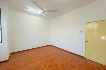 REFURBISHED Double Storey Terrace Taman Sutera 3 Kajang 