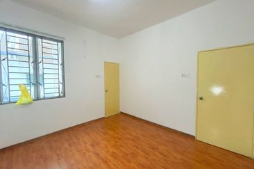 REFURBISHED Double Storey Terrace Taman Sutera 3 Kajang 