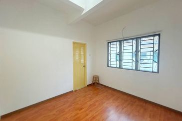 REFURBISHED Double Storey Terrace Taman Sutera 3 Kajang 