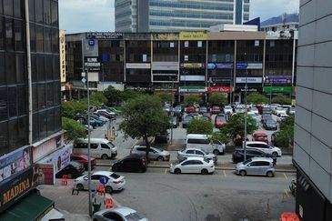 PRIME LOCATION 4.5 Storey Shoplot Opposite Ampang Point 